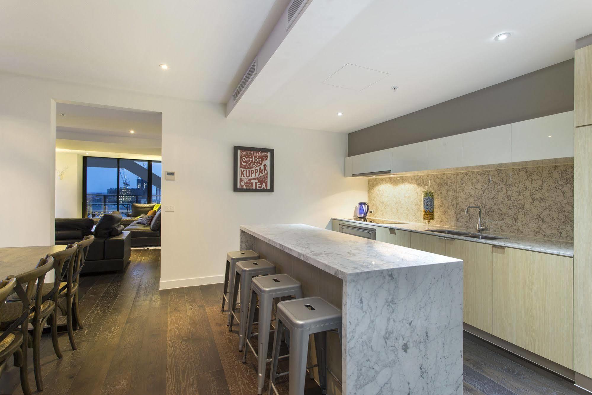 Platinum Apartments On Southbank Melbourne Exterior photo